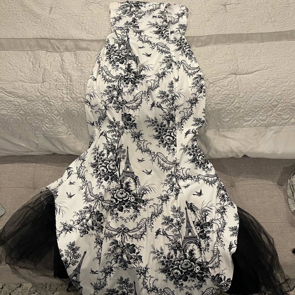 Gown - Picture 2 of 10